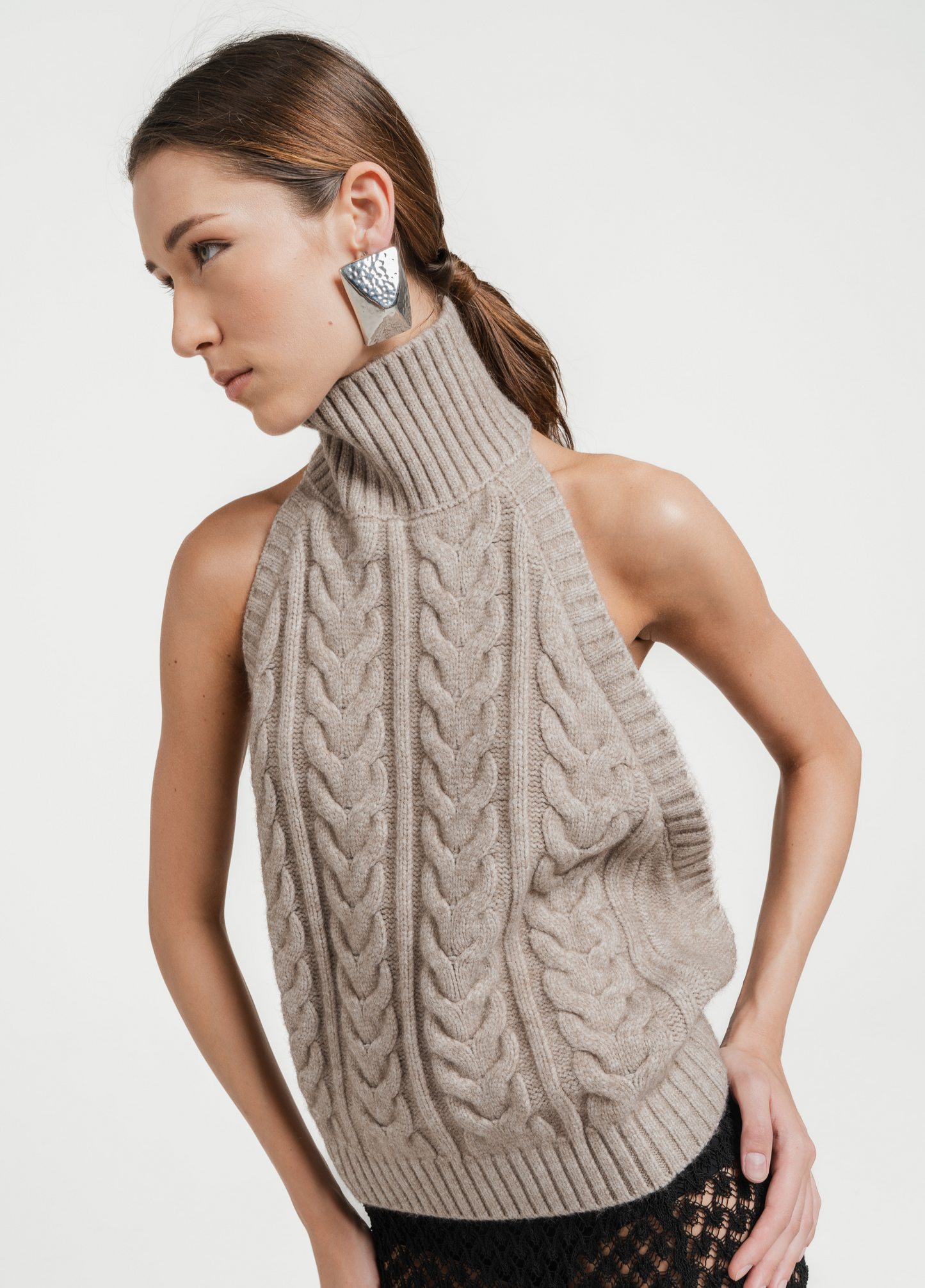RUMI BACKLESS KNIT HALTERNECK - BEIGE