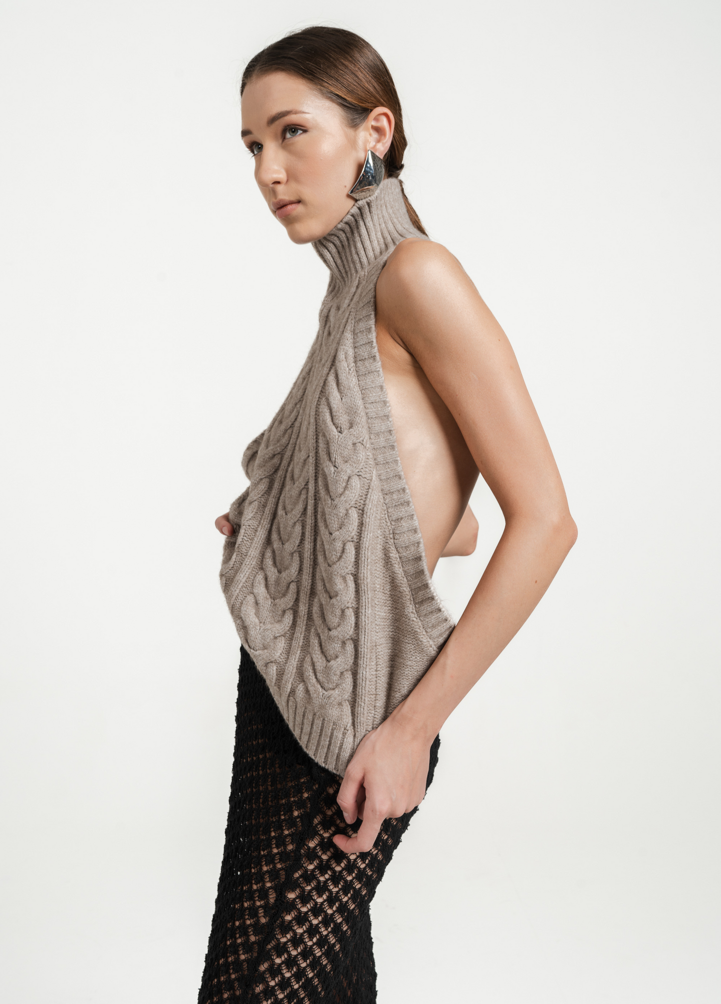 RUMI BACKLESS KNIT HALTERNECK - BEIGE