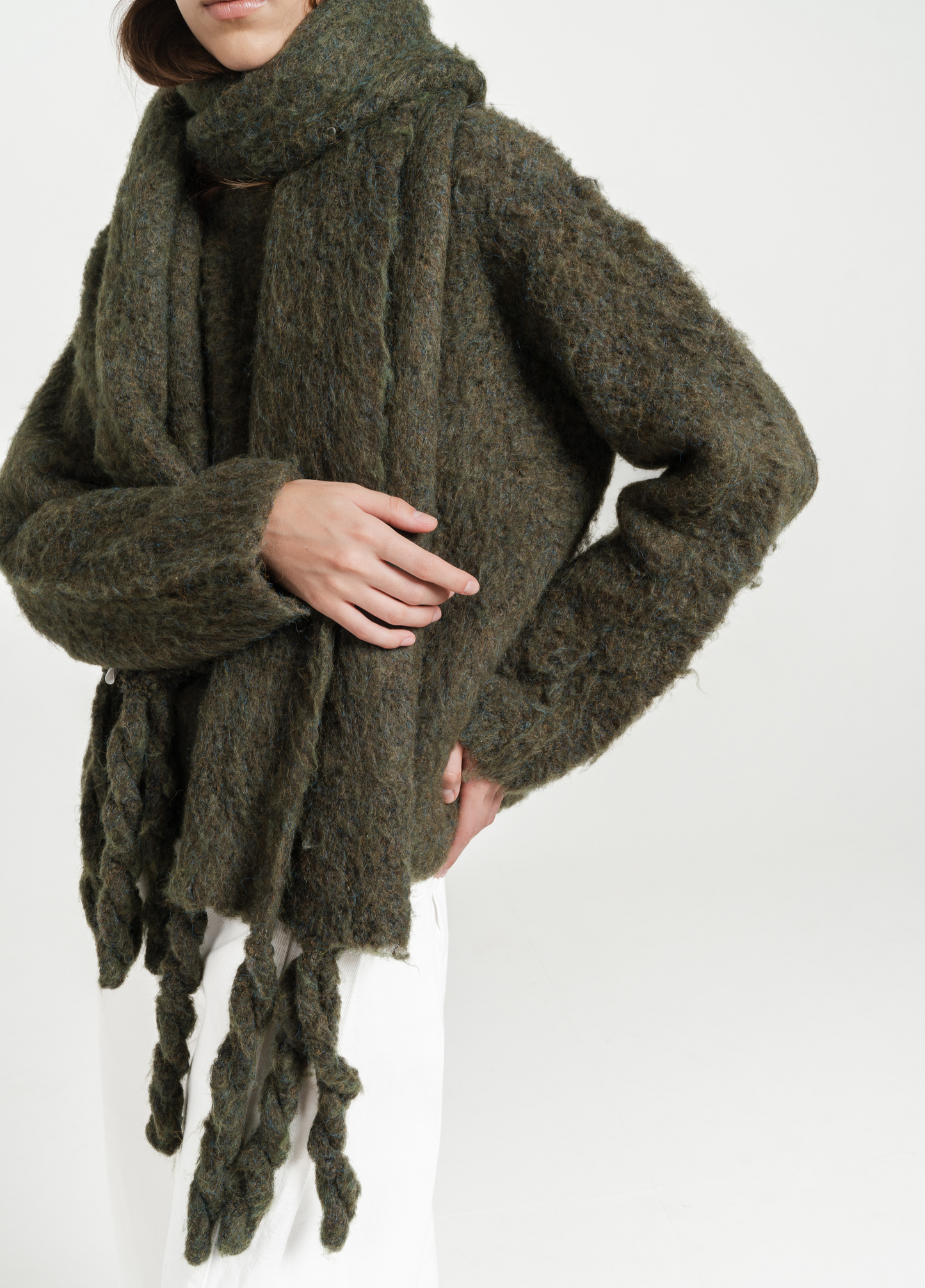 SOLANA ROUND NECK SWEATER IN OLIVE